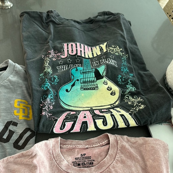 Hello Kitty White and Red Tokyo T-Shirt - Picture 5 of 7